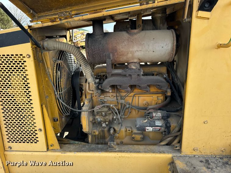 image for item OG9733 1998 John Deere 488E forklift