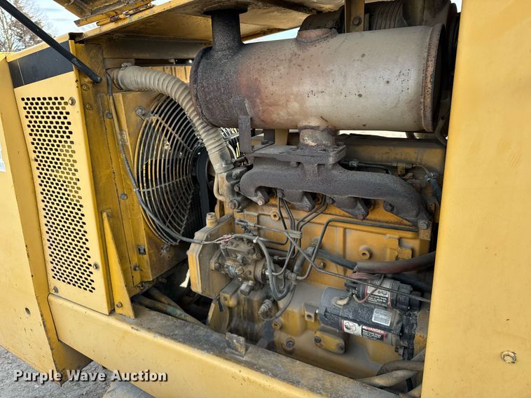 image for item OG9733 1998 John Deere 488E forklift