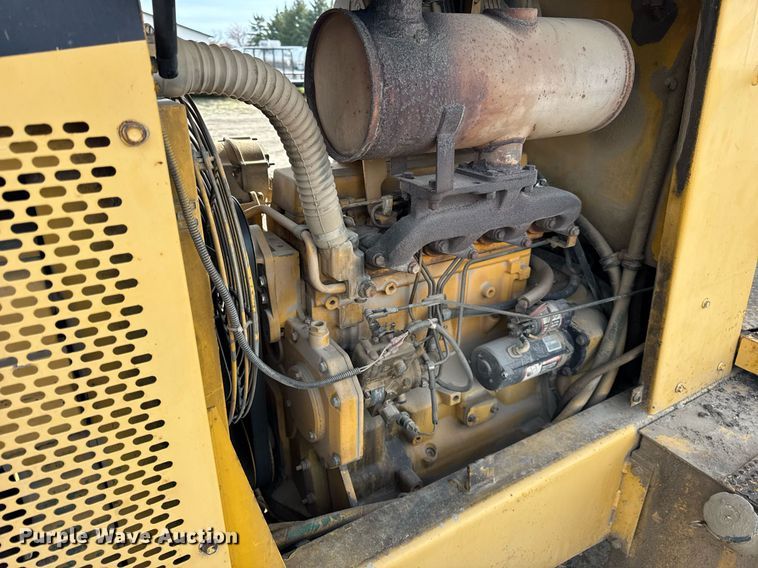 image for item OG9733 1998 John Deere 488E forklift