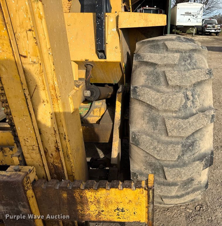 image for item OG9733 1998 John Deere 488E forklift