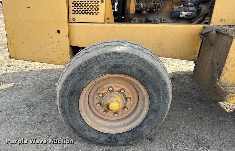 image for item OG9733 1998 John Deere 488E forklift