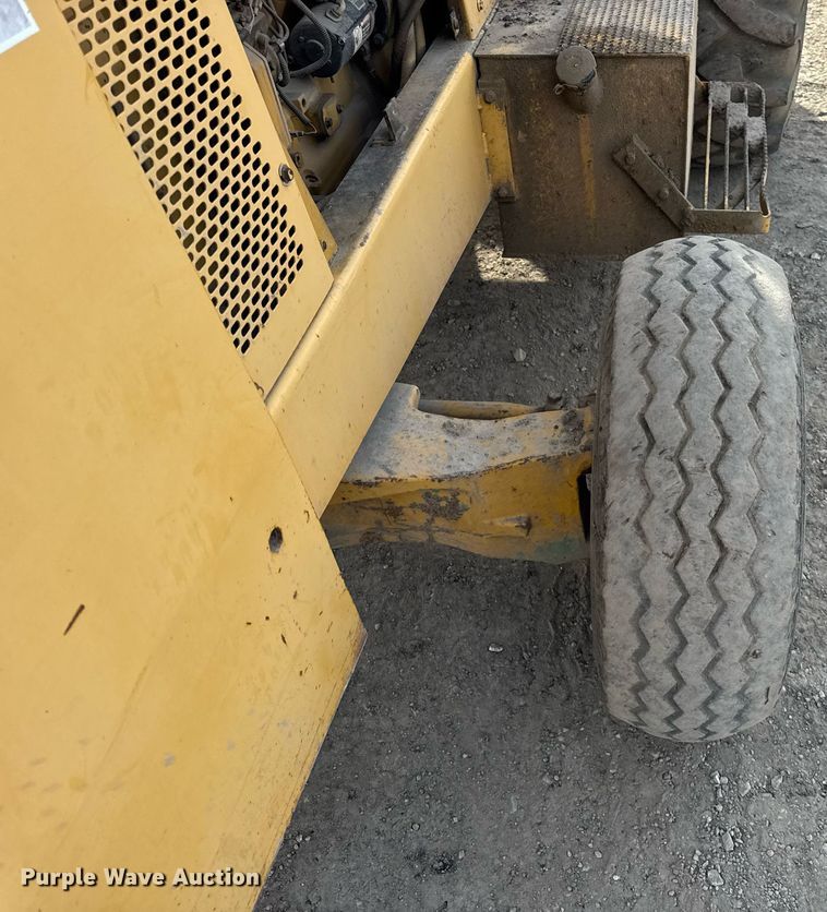 image for item OG9733 1998 John Deere 488E forklift