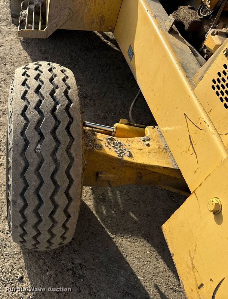 image for item OG9733 1998 John Deere 488E forklift