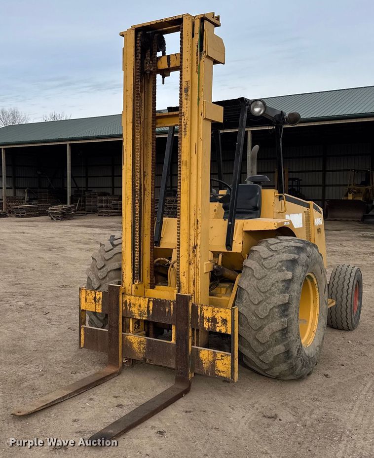 image for item OG9734 1998 John Deere 488E forklift