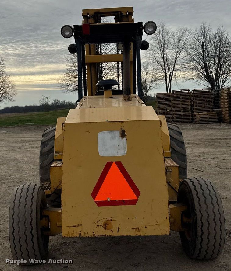 image for item OG9734 1998 John Deere 488E forklift