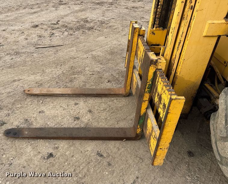 image for item OG9734 1998 John Deere 488E forklift