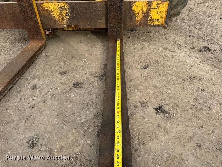 image for item OG9734 1998 John Deere 488E forklift