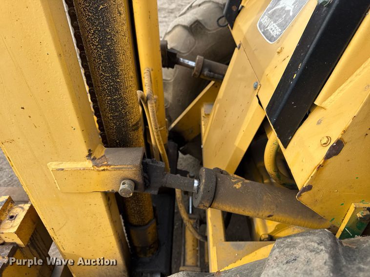 image for item OG9734 1998 John Deere 488E forklift