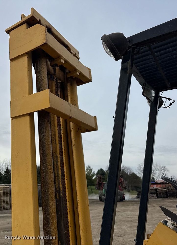 image for item OG9734 1998 John Deere 488E forklift