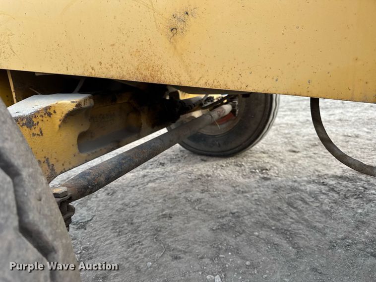 image for item OG9734 1998 John Deere 488E forklift