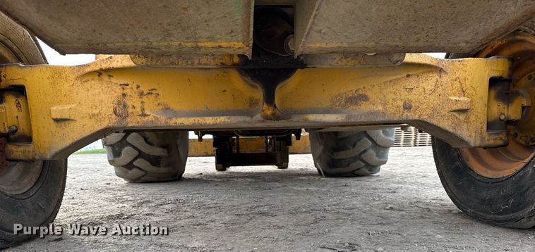 image for item OG9734 1998 John Deere 488E forklift