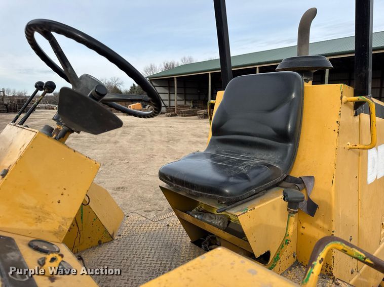 image for item OG9734 1998 John Deere 488E forklift