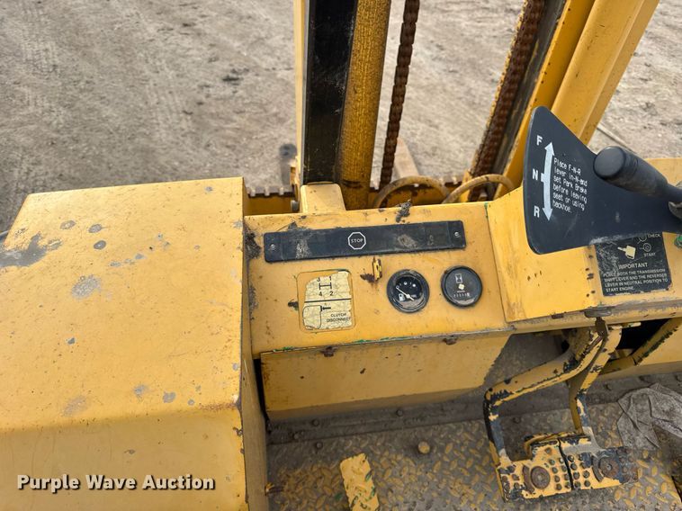 image for item OG9734 1998 John Deere 488E forklift