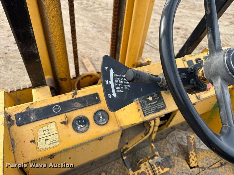 image for item OG9734 1998 John Deere 488E forklift