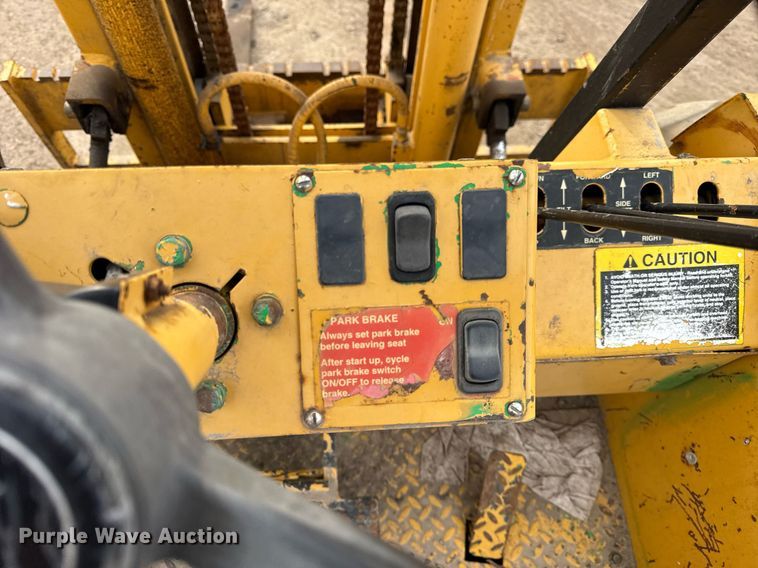 image for item OG9734 1998 John Deere 488E forklift