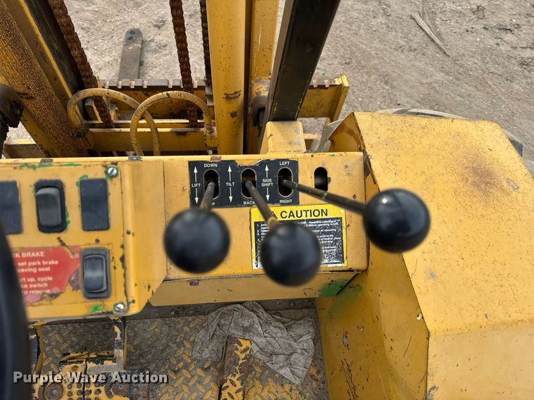 image for item OG9734 1998 John Deere 488E forklift