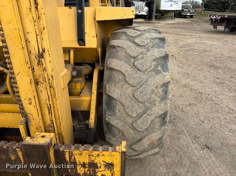 image for item OG9734 1998 John Deere 488E forklift