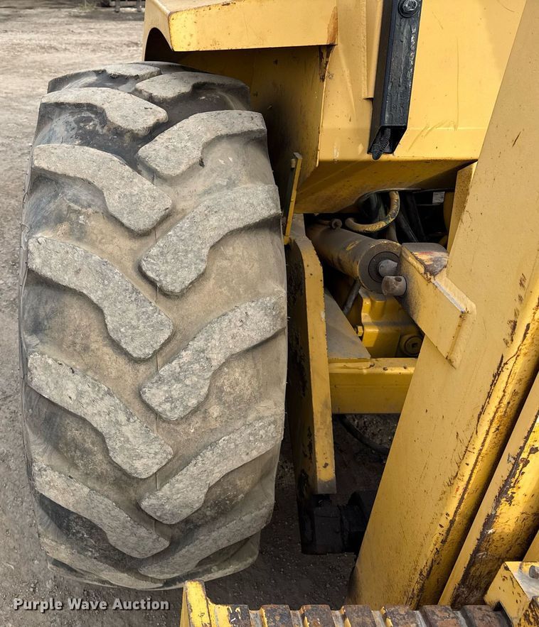 image for item OG9734 1998 John Deere 488E forklift