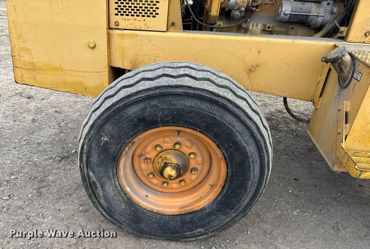 image for item OG9734 1998 John Deere 488E forklift