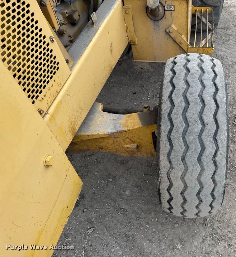 image for item OG9734 1998 John Deere 488E forklift