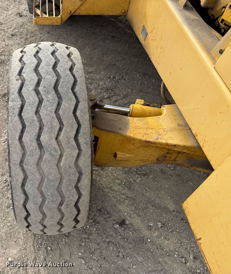 image for item OG9734 1998 John Deere 488E forklift