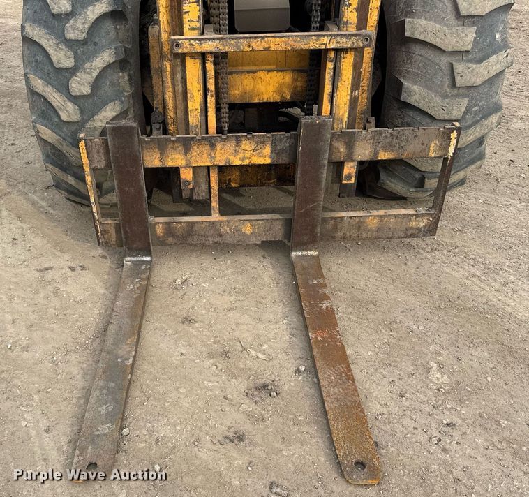 image for item OG9735 1999 Case 586G forklift