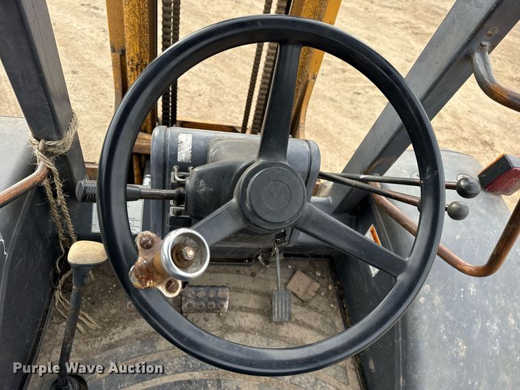 image for item OG9735 1999 Case 586G forklift