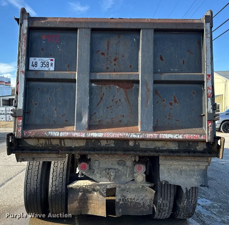 image for item OG9773 1993 International  dump truck