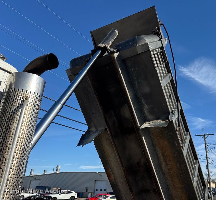 image for item OG9773 1993 International  dump truck