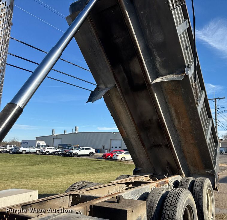 image for item OG9773 1993 International  dump truck