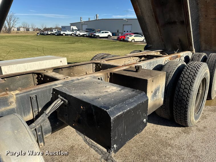 image for item OG9773 1993 International  dump truck