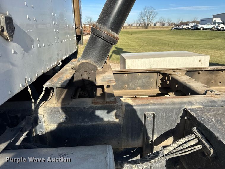 image for item OG9773 1993 International  dump truck