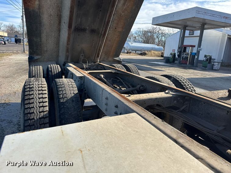 image for item OG9773 1993 International  dump truck