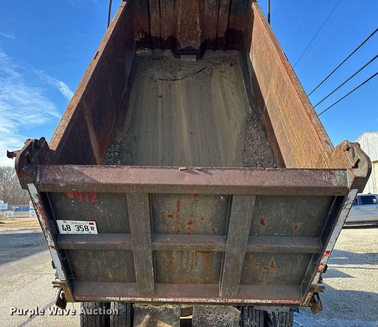 image for item OG9773 1993 International  dump truck