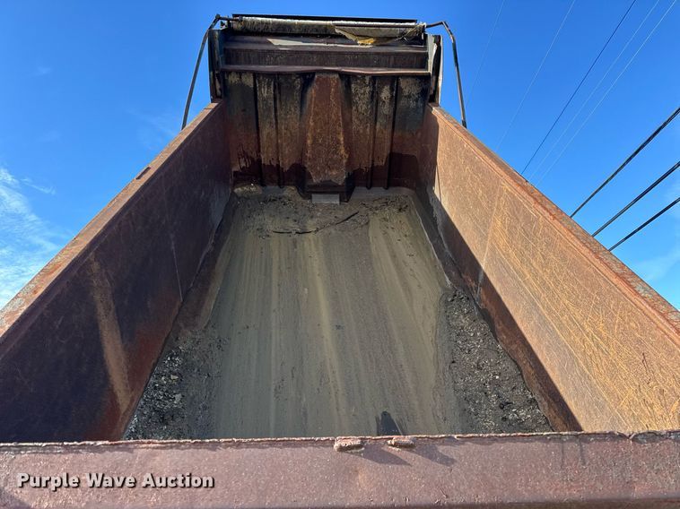 image for item OG9773 1993 International  dump truck