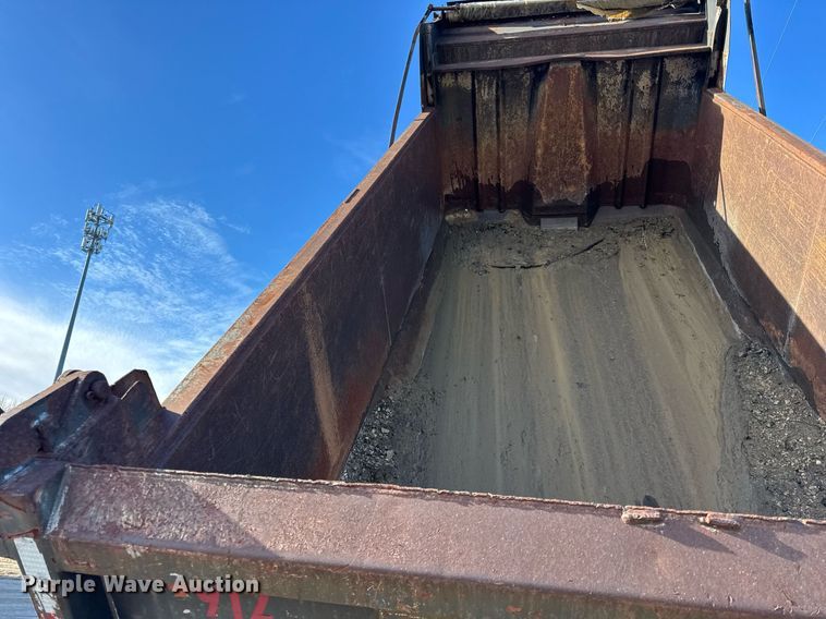 image for item OG9773 1993 International  dump truck