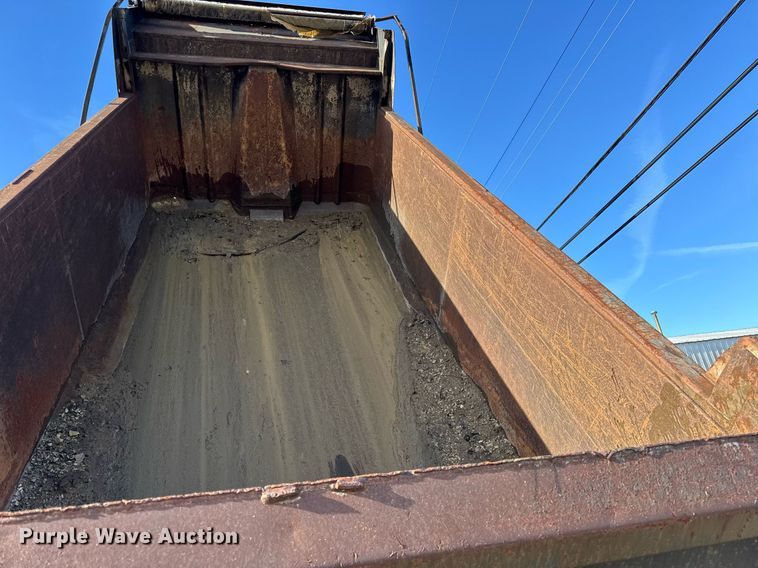 image for item OG9773 1993 International  dump truck