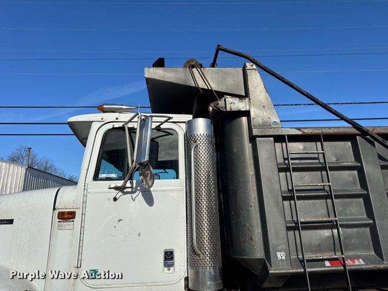 image for item OG9773 1993 International  dump truck