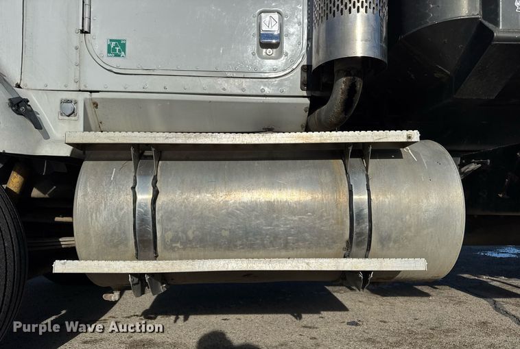 image for item OG9773 1993 International  dump truck