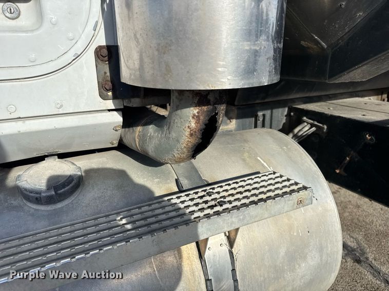 image for item OG9773 1993 International  dump truck