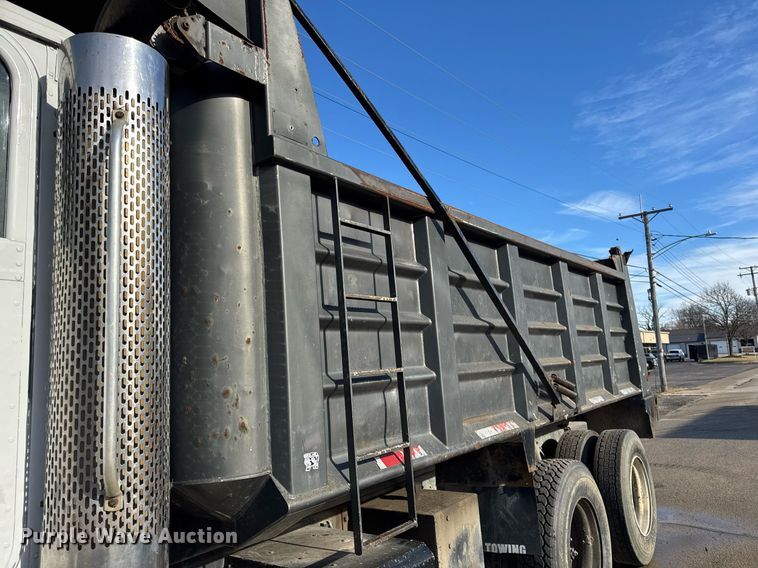 image for item OG9773 1993 International  dump truck