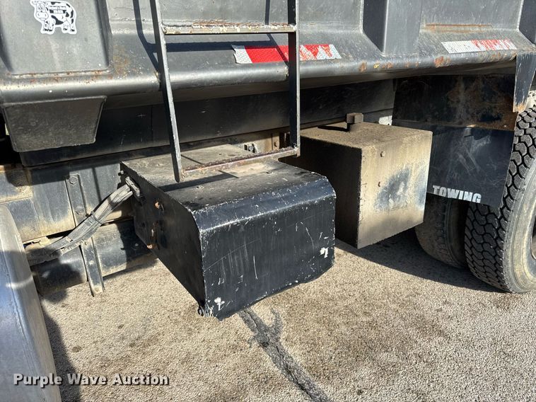 image for item OG9773 1993 International  dump truck