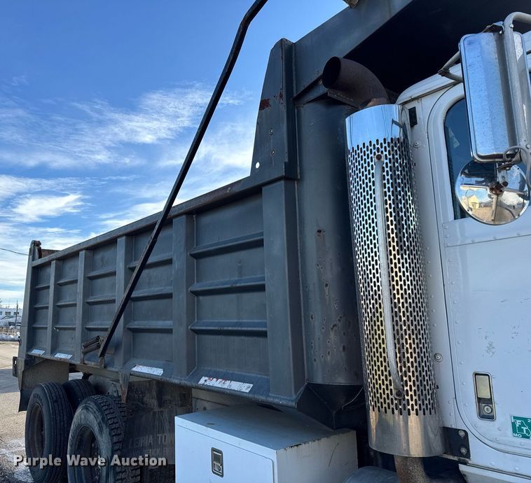 image for item OG9773 1993 International  dump truck