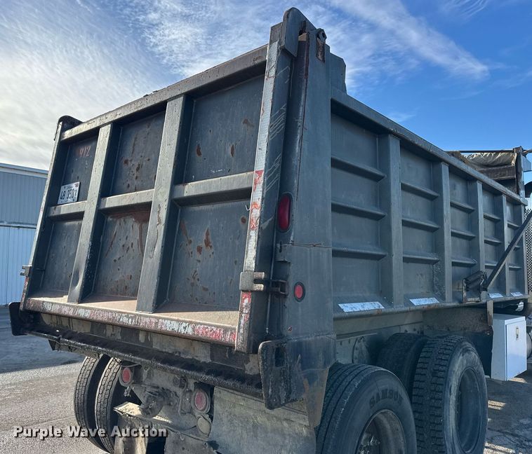 image for item OG9773 1993 International  dump truck