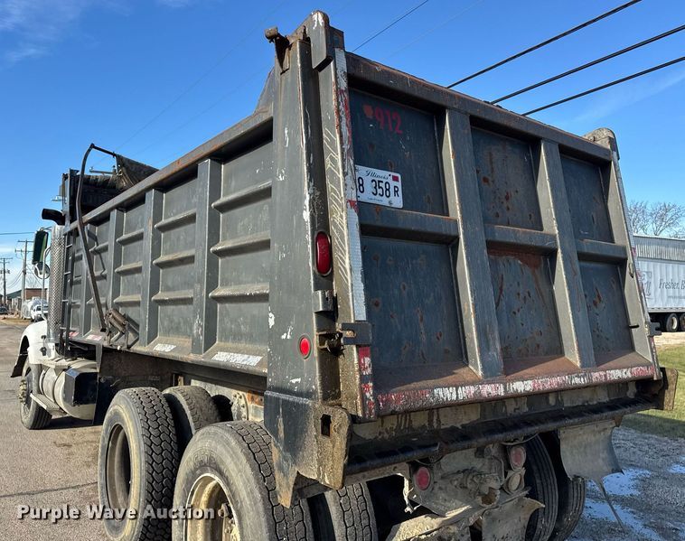 image for item OG9773 1993 International  dump truck