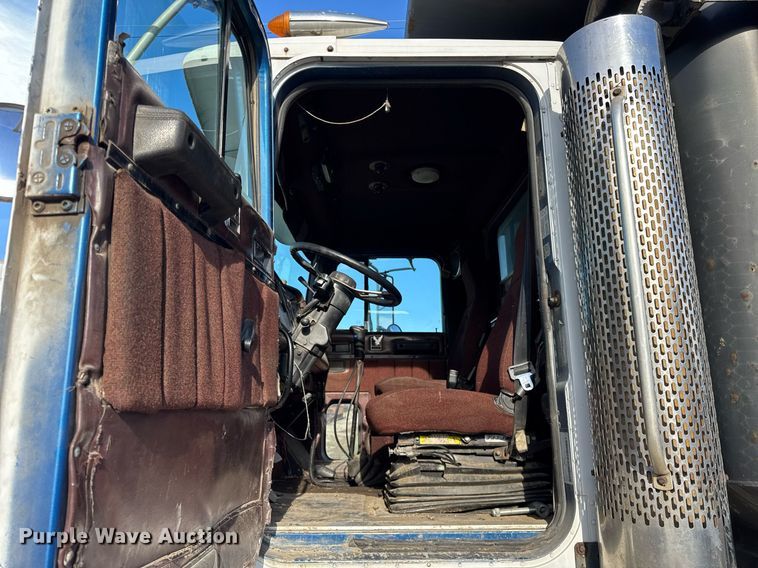 image for item OG9773 1993 International  dump truck