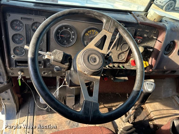 image for item OG9773 1993 International  dump truck