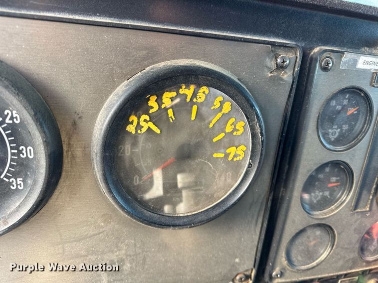 image for item OG9773 1993 International  dump truck