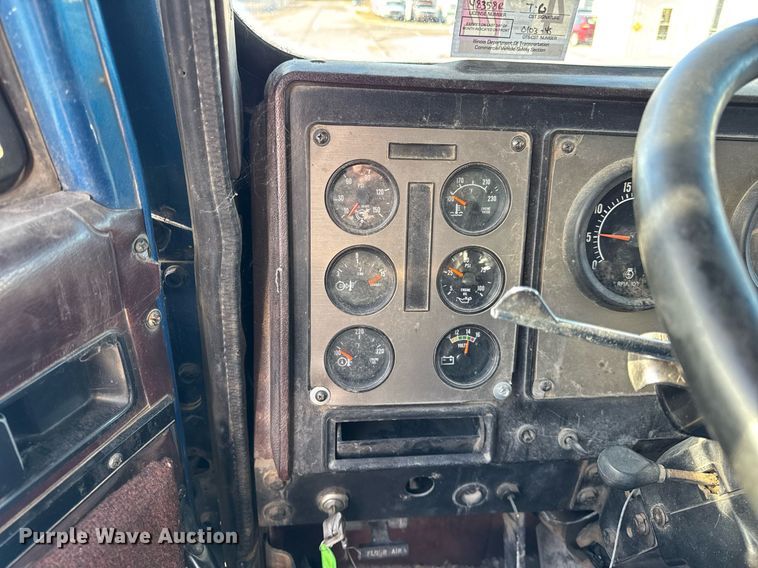 image for item OG9773 1993 International  dump truck