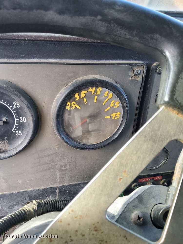 image for item OG9773 1993 International  dump truck